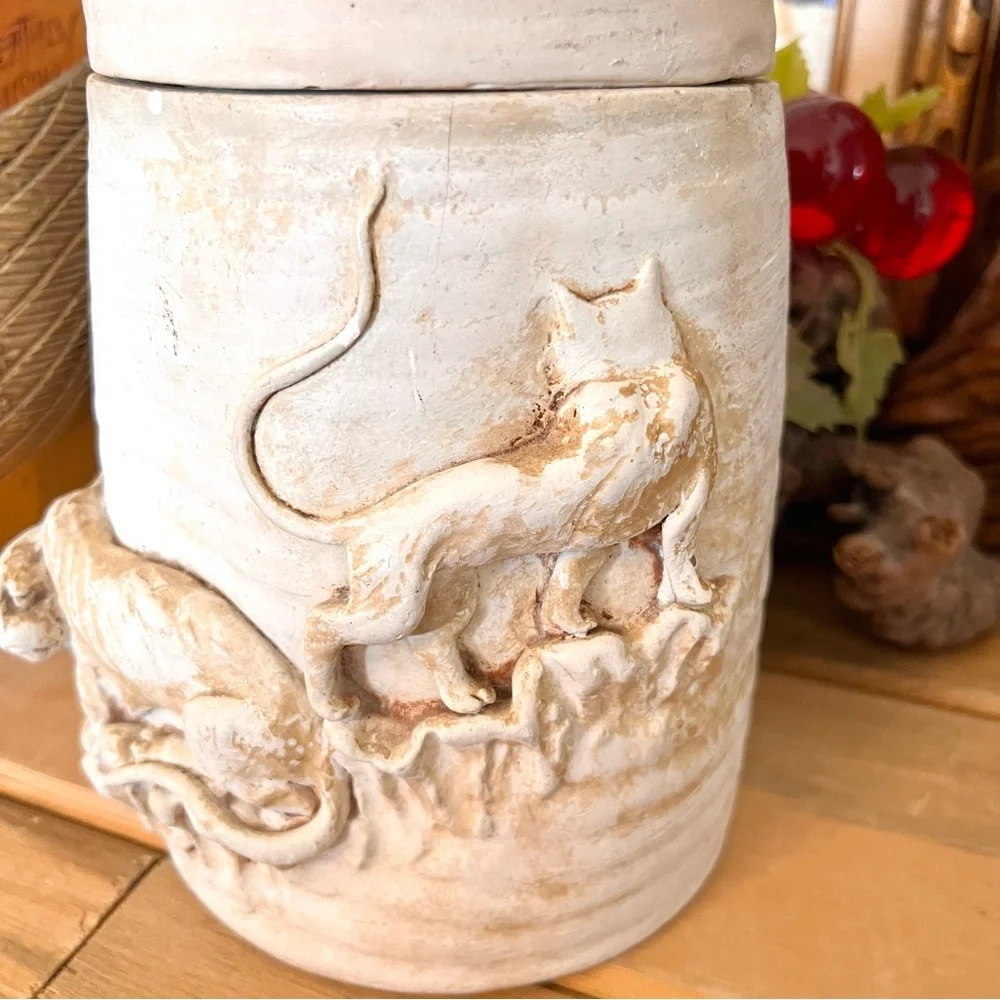 Vintage Handmade Thrown Studio Pottery Big Cats With Lid Cookie Jar Canister